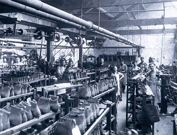 創業当時のドクターマーチンの工場