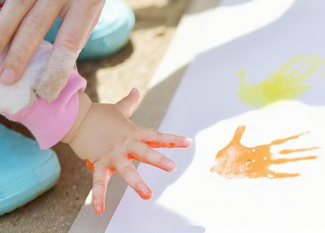 手形色紙など小さな子どもと一緒に作る母の日のプレゼント
