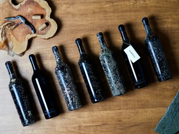 株式会社ワインプレスインターナショナルが製造・販売する海底熟成ワインSUBRINA（サブリナ）