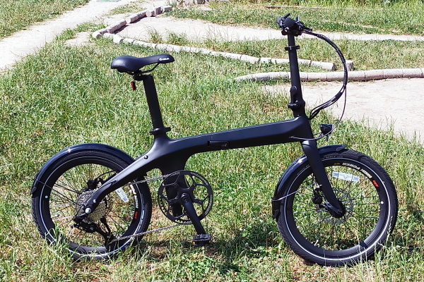 VELMOの自転車は、電動アシスト自転車に見えない、洗練されたデザインが特徴