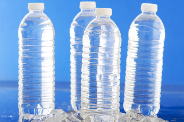ペットボトルに入った水