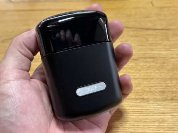 携帯に便利なHAGOOGIの電動シェーバーX1-mini