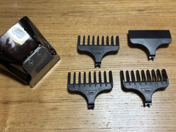 HAGOOGIの電動シェーバーX1-miniのバリカンアタッチメント