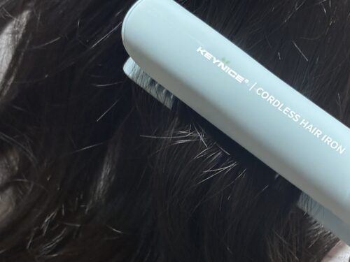 マイナスイオンで低ダメージなKEYNICEのヘアアイロン